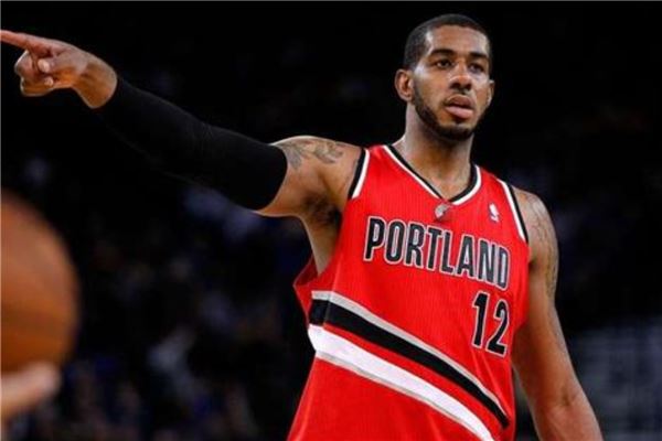 太阳报：沃克妻子安妮明天将因驾驶违法行为出庭，或被扣分.